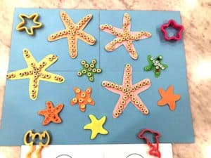 easy toddler fine motor skills activity-min