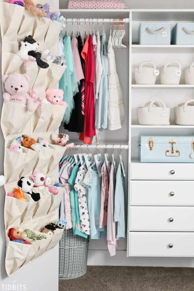 An Organized Closet for Kids is A Must to Get Your Family Life Organized. These Closet Organization Ideas Will Be A Perfect Storage Addition. Check them out! #closetorganizationideas #closetdesigns