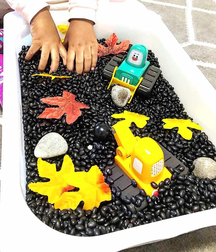 These Super Easy Fall Craft Ideas For Toddlers Will Make Autumn Enjoyable For The Entire Family! Make These Quick and Easy Fall Kids Crafts In Minutes with Supplies Found In The Home or Outside!