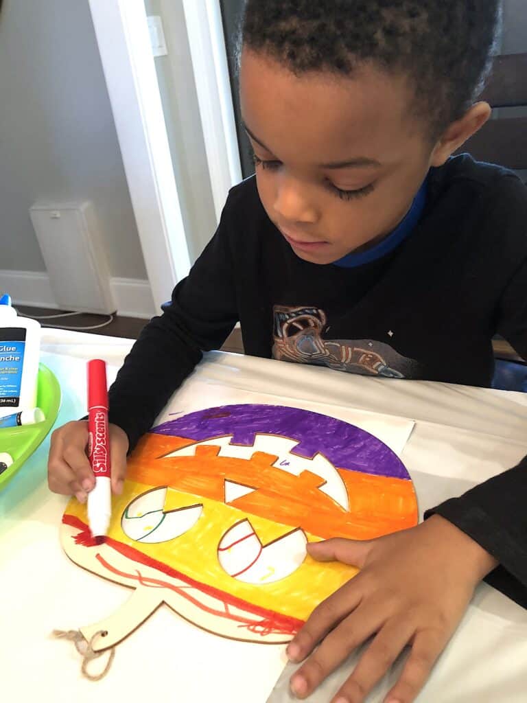 This Wood Jack-O_Lantern Halloween Craft For Kindergarten is so Simple! Halloween Crafts Are Awesome And This Activity Is One Of The Best For Creativity.