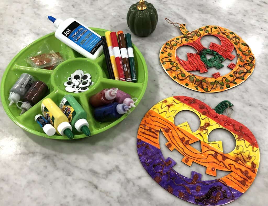 This Wood Jack-O_Lantern Halloween Craft For Kindergarten is so Simple! Halloween Crafts Are Awesome And This Activity Is One Of The Best For Creativity.