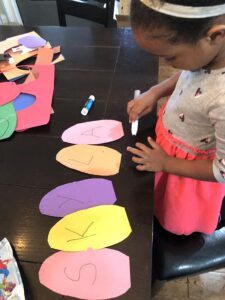 This Adorable Thanksgiving Turkey Craft Will Be A Hit With The Kids! This Cool Turkey Hat with Name Recognition Activity Inspires Just Plain Fun and Learning. Let Your Kids Wear Them on Thanksgiving!