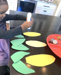 Looking for A Fun and Easy Corn Craft Preschoolers Will Love? Well Check Out This Awesome Fall Craft That Will Keep Your Child Occupied for The Season! #fallcraftsforkids #corncraft #thanksgivingcraft