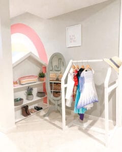 playroom-decor dressup
